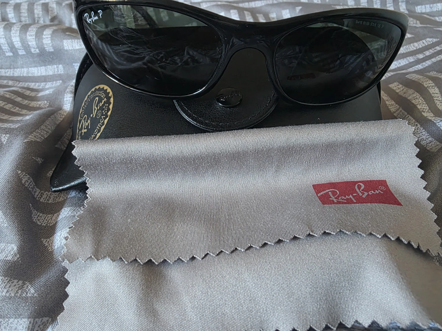 Ray-Ban RB 4115 Sunglasses with Case and Cloth