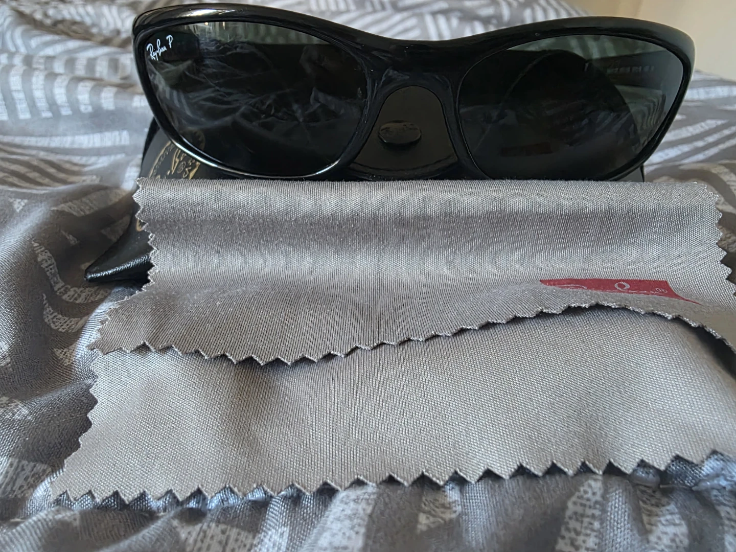 Ray-Ban RB 4115 Sunglasses with Case and Cloth - photo 2