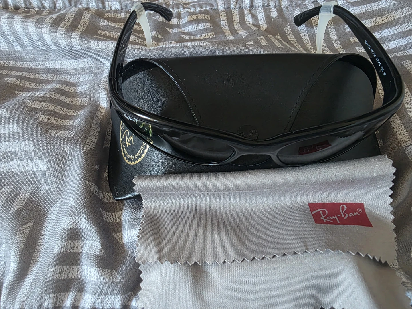 Ray-Ban RB 4115 Sunglasses with Case and Cloth - photo 3