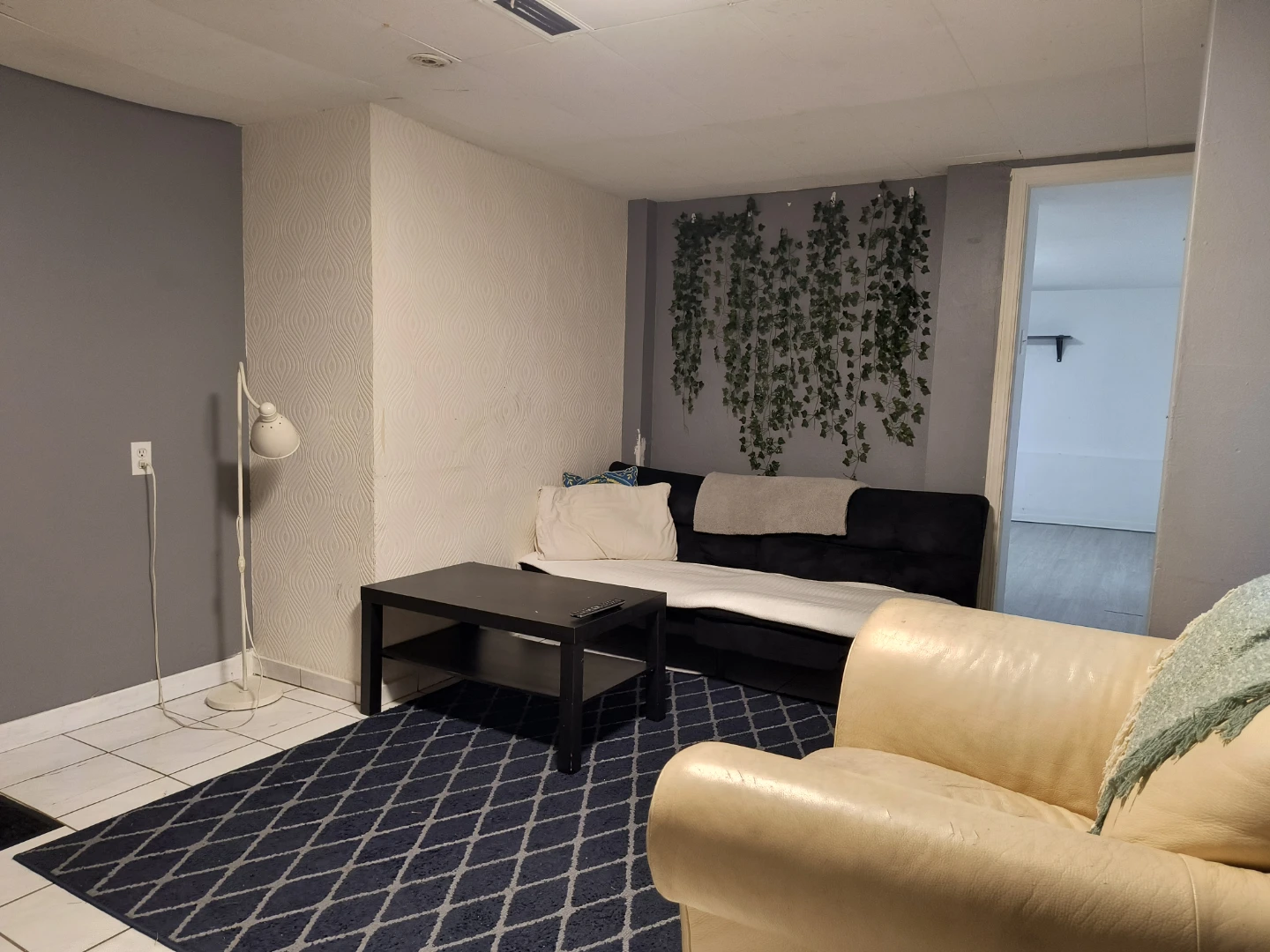 Private Room – Commercial Drive  Furnished or Unfurnished