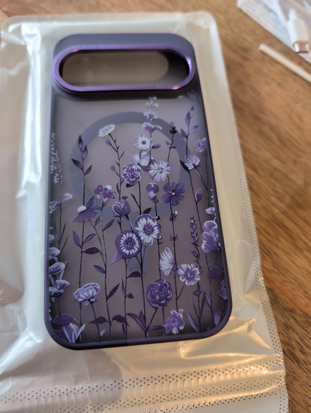 FlGoogle Pixel 10/10 Pro purple floral case - photo 5