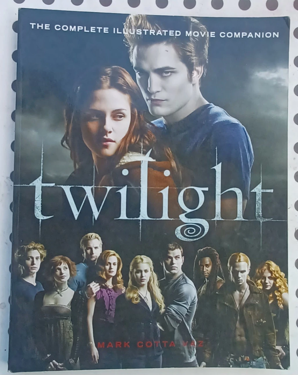 Twilight: The Complete Illustrated Movie Companion Book