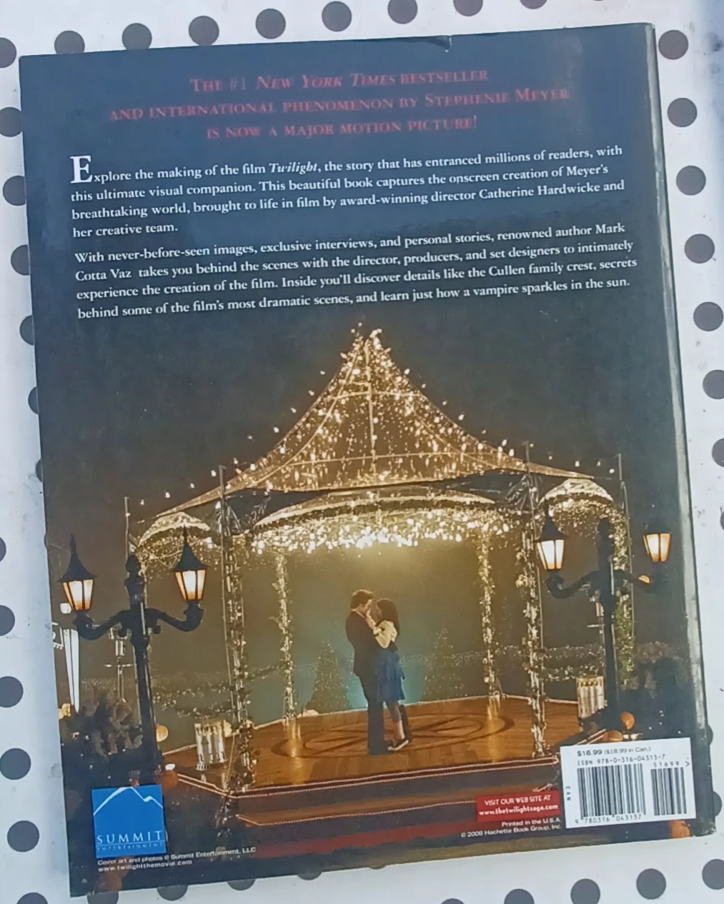 Twilight: The Complete Illustrated Movie Companion Book - photo 2