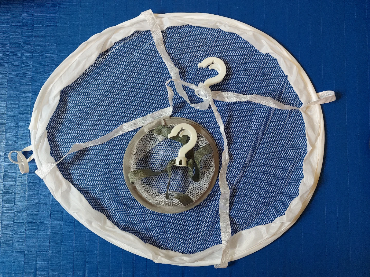 Collapsible Mesh Drying Hamper with Hook