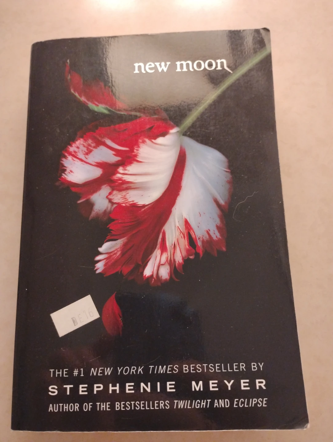 New Moon by Stephenie Meyer