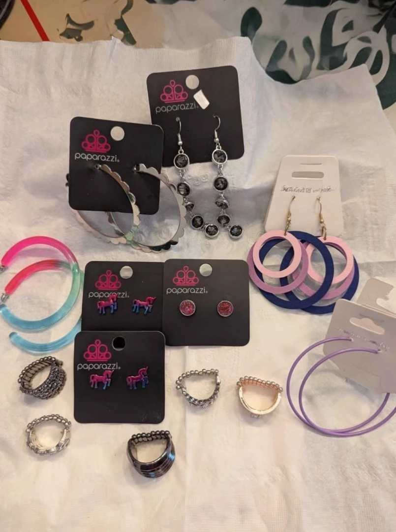 Earrings and Rings Multiple Pairs - photo 4