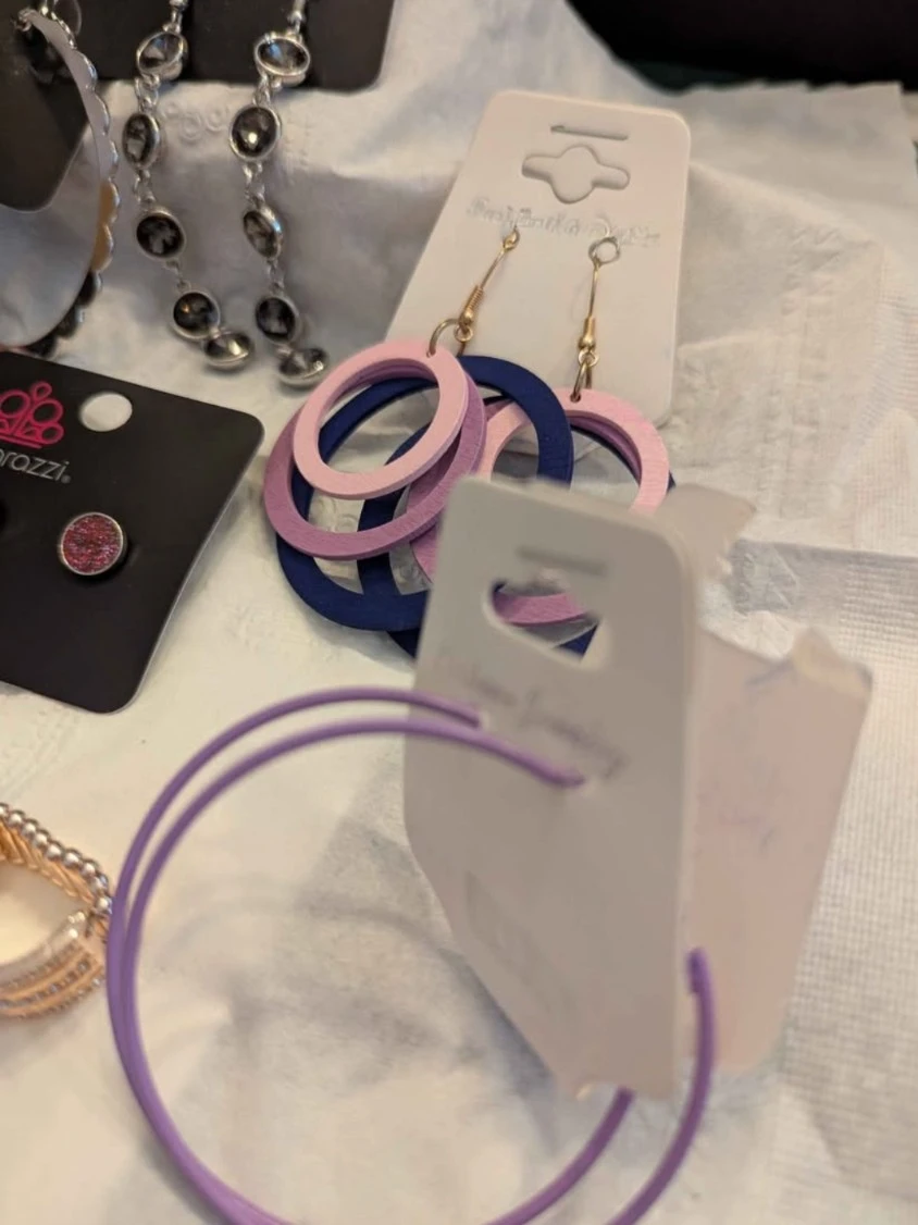 Earrings and Rings Multiple Pairs - photo 5