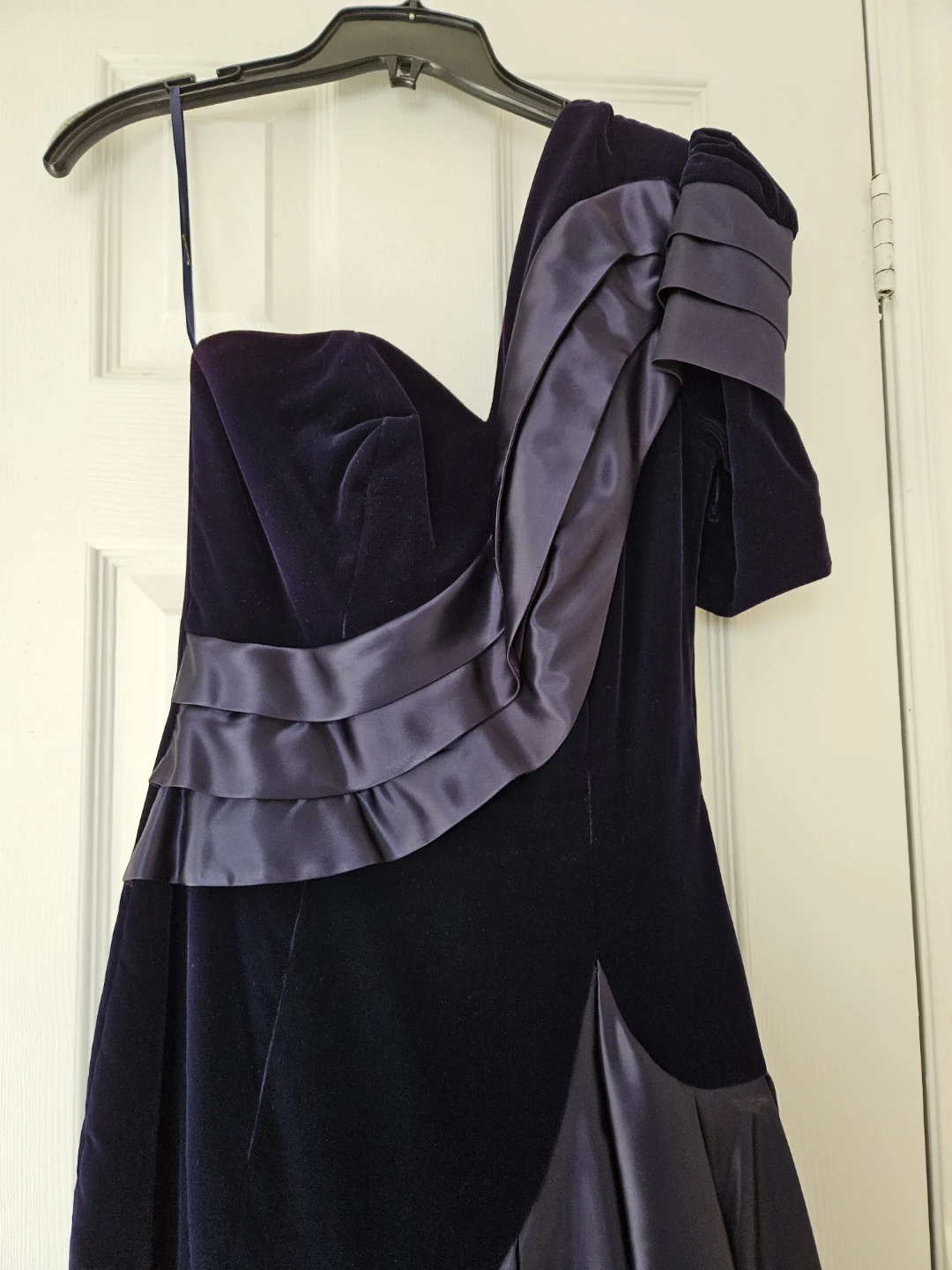 Velvet and Satin One-Shoulder Dress - photo 2