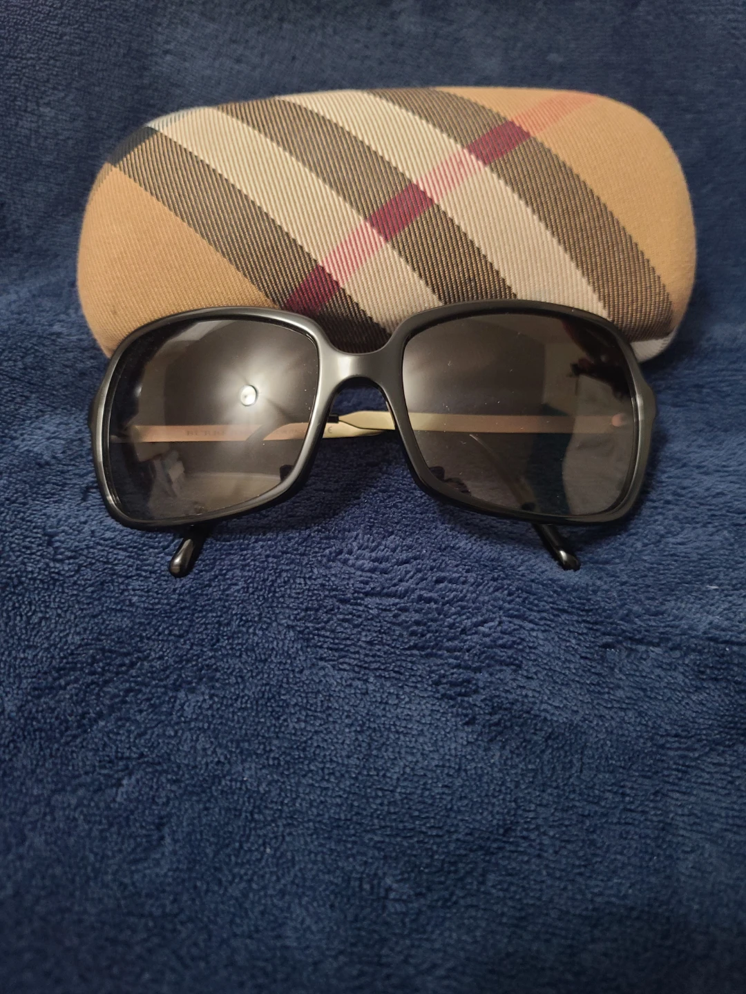 Burberry Sunglasses with Case - photo 2