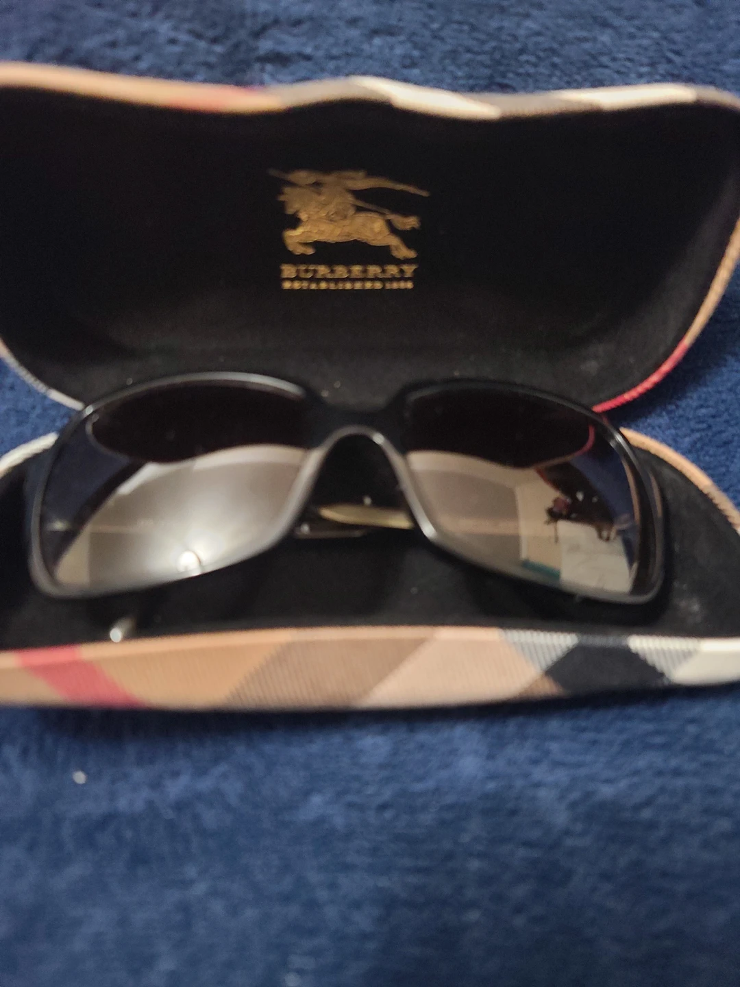 Burberry Sunglasses with Case - photo 3