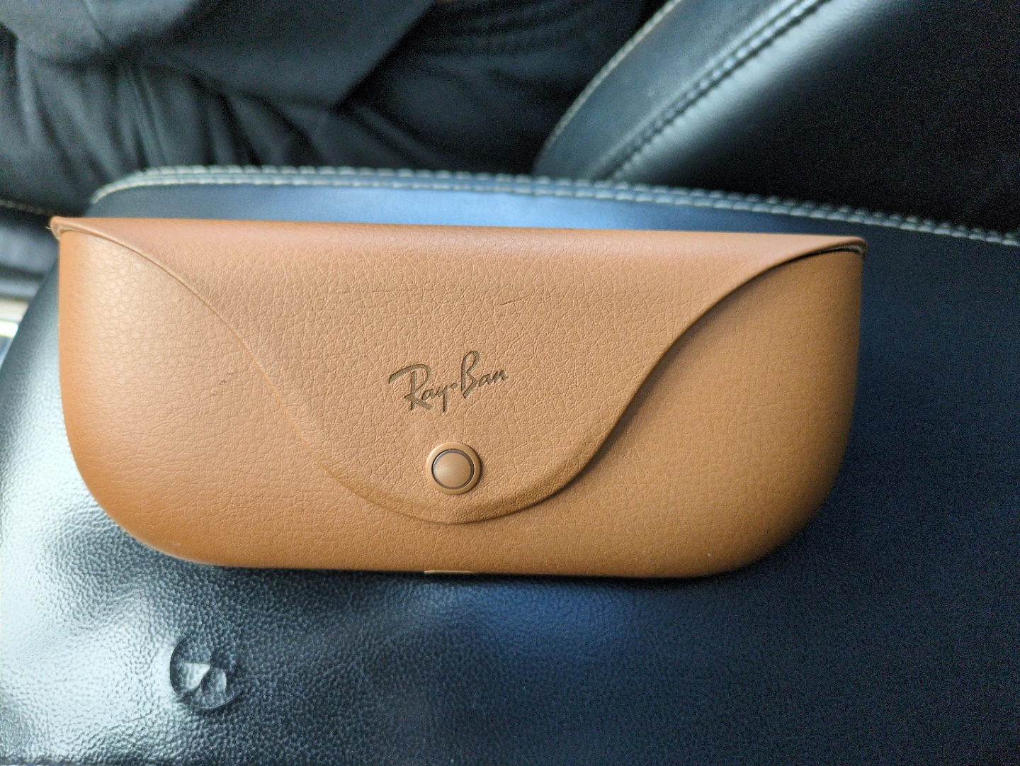 Ray-Ban meta charging case - photo 2