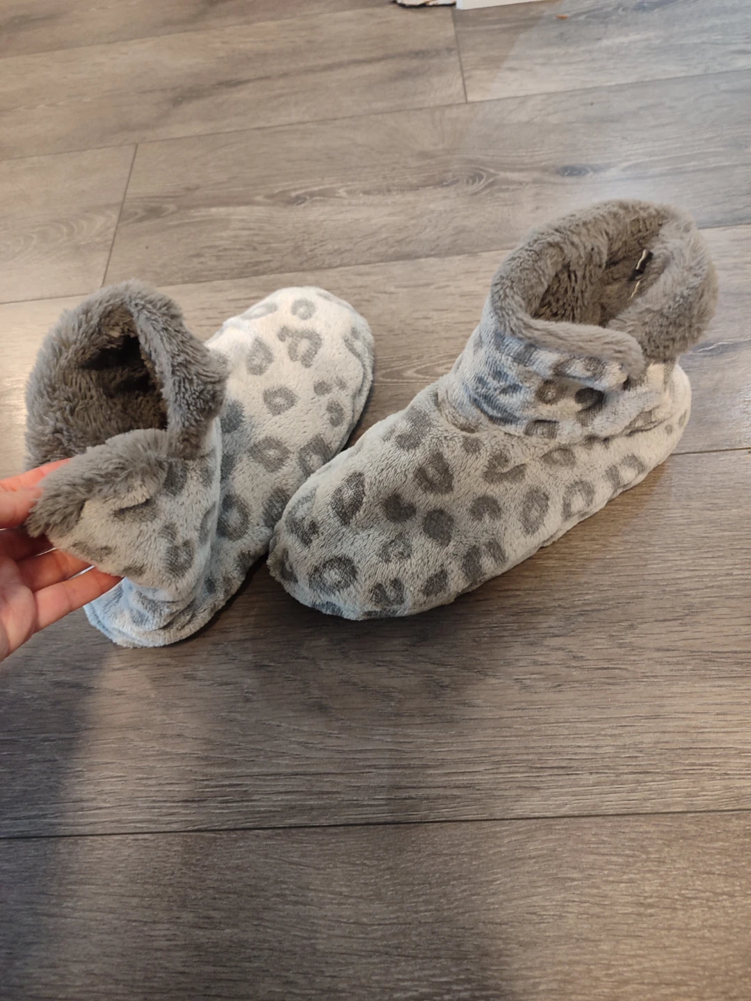Women's Grey Leopard Print Fuzzy Slippers - photo 2