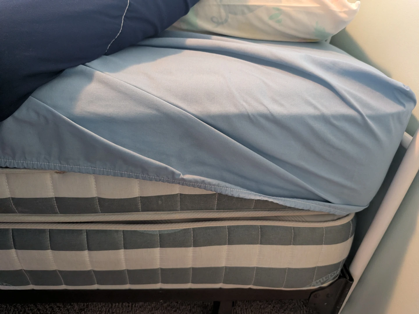 Twin bed and nightstand combo - photo 2