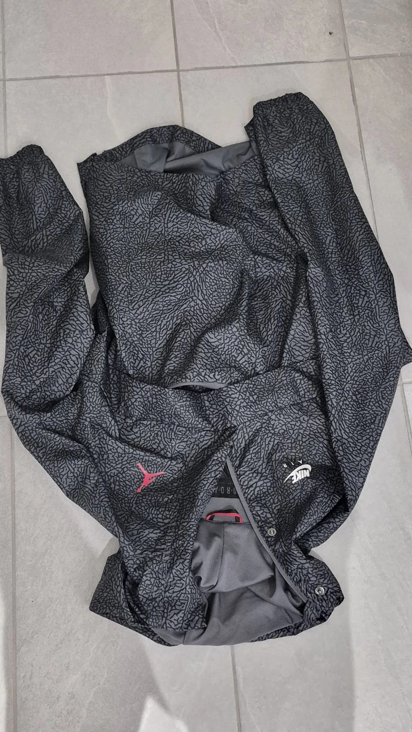 Air Jordan Spring Jacket – Men’s Medium – Excellent Condition - photo 4