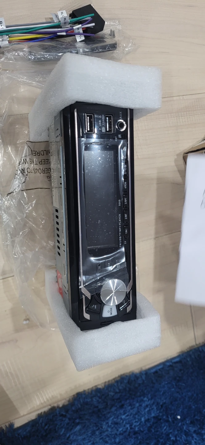 Car Stereo Receiver Model 5009 - photo 2