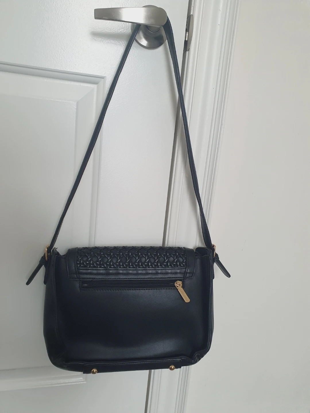 Black crossbody bag with woven detail - photo 2