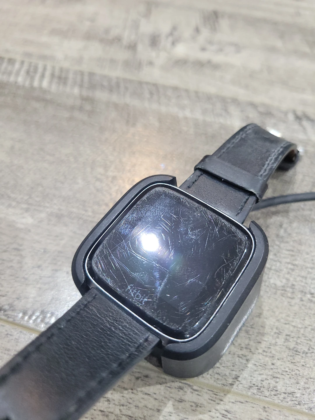 Fitbit Versa Smartwatch with Charger - photo 2