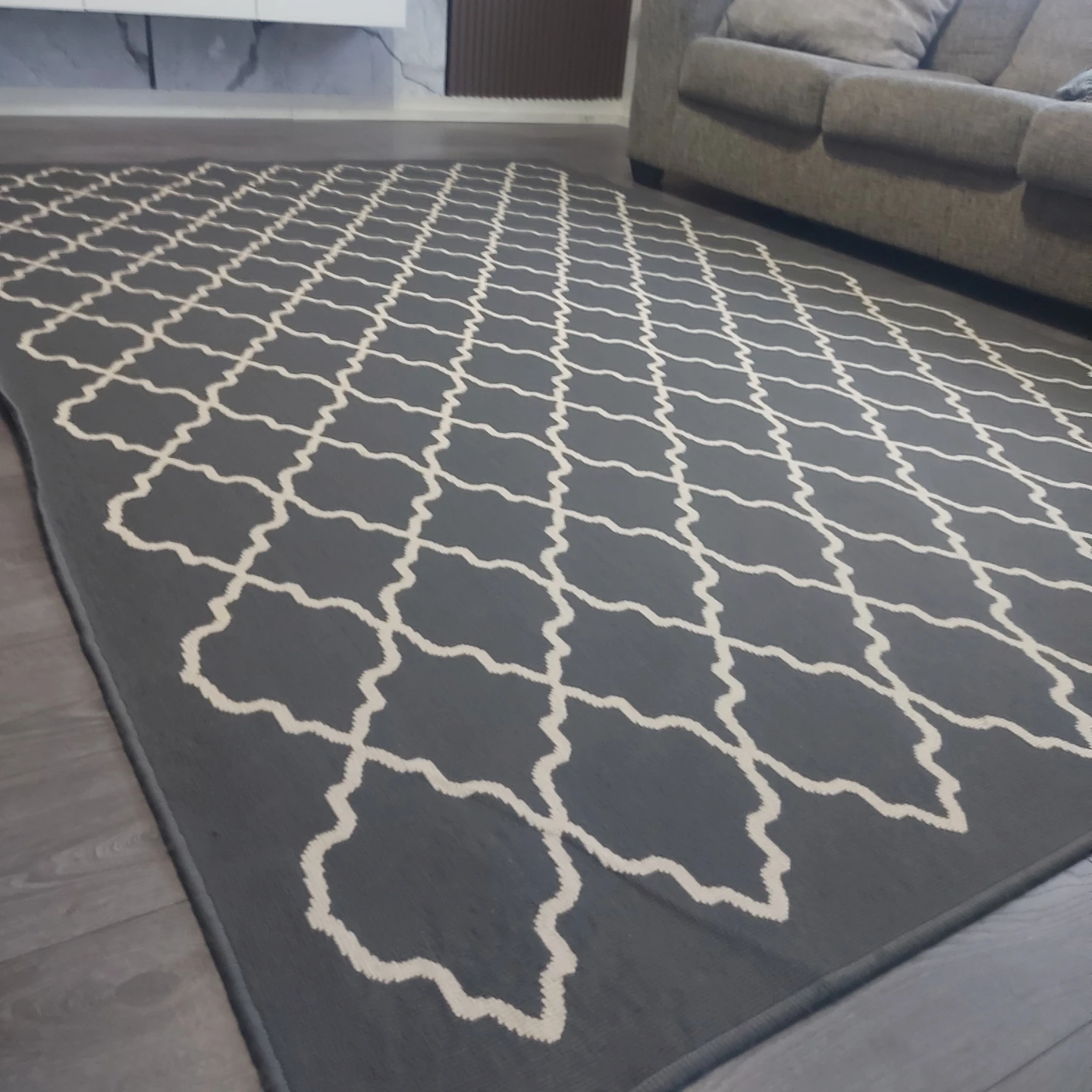 Grey and White Quatrefoil Pattern Area Rug - photo 3