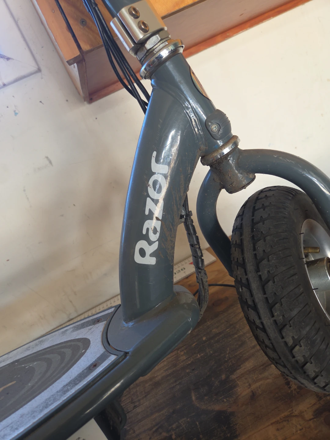 Razor E300 Electric Scooter - photo 3