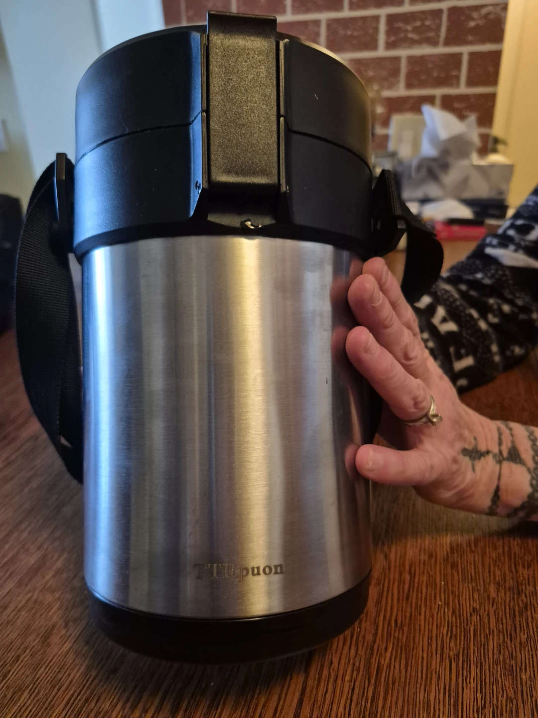THERMOS food container with strap