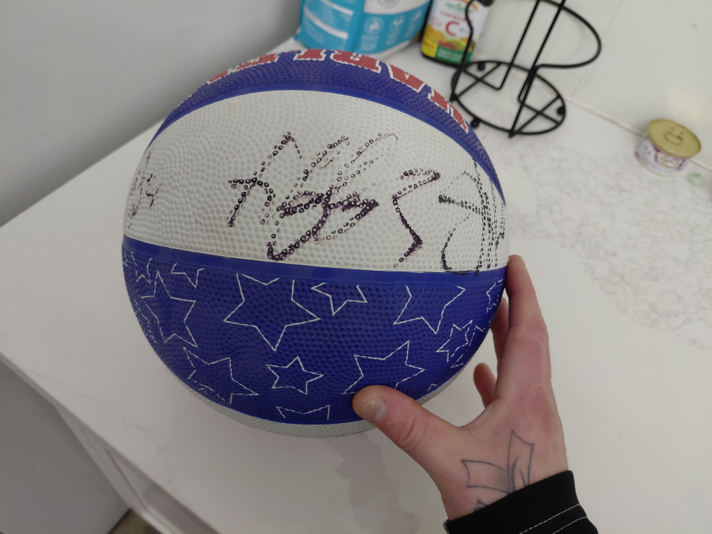 Spalding Harlem Globetrotters Autographed Basketball - photo 3