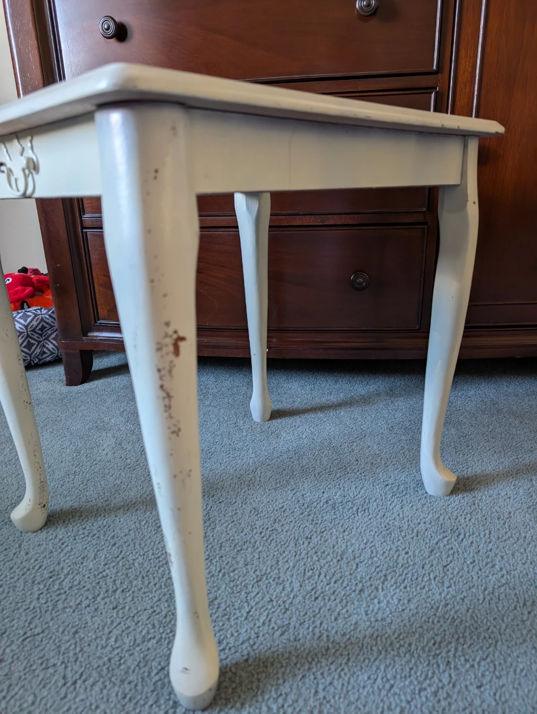 White Accent Side Table 🆓 - photo 3