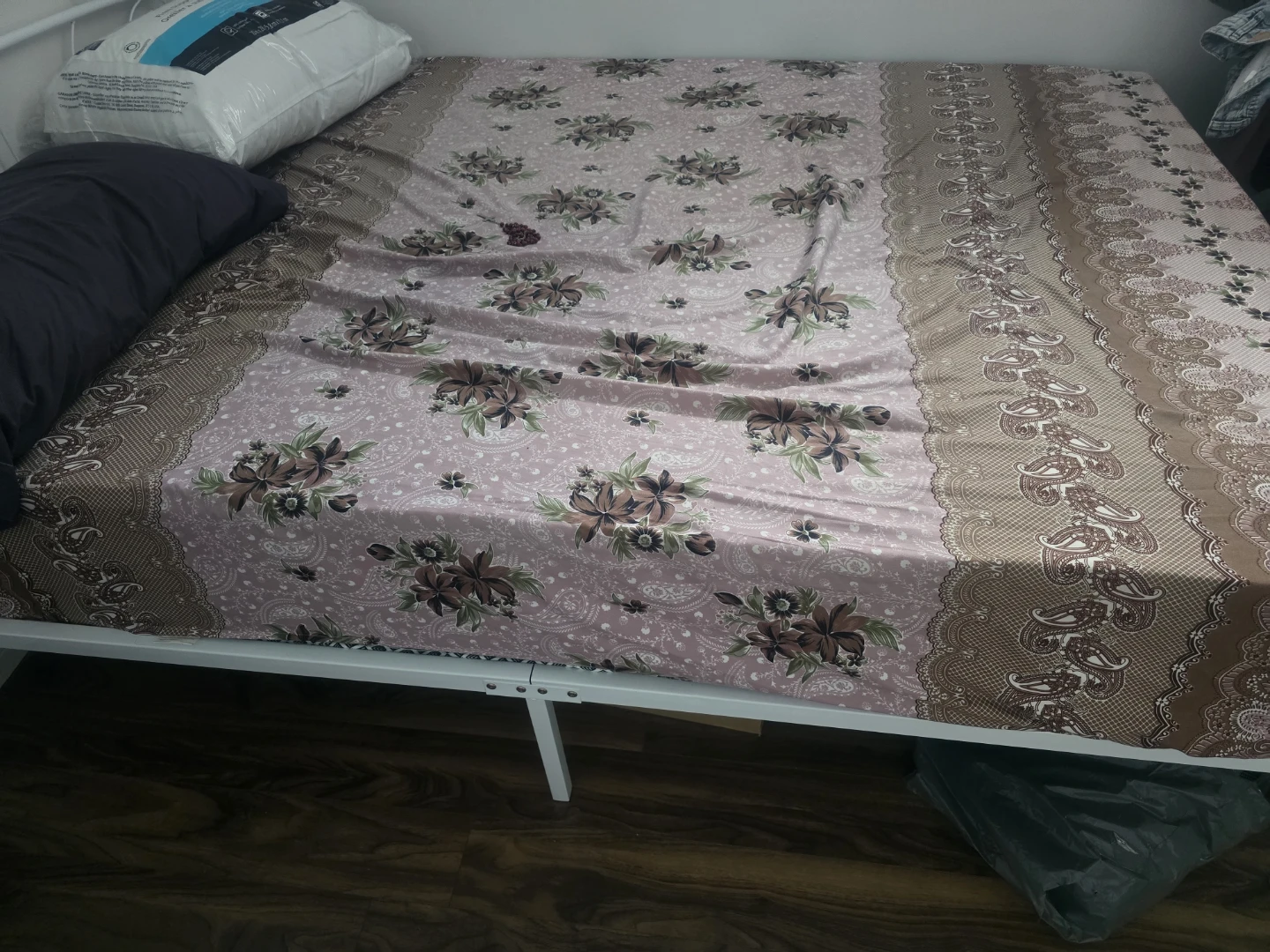 White Metal Bed Frame with  mattress - photo 3