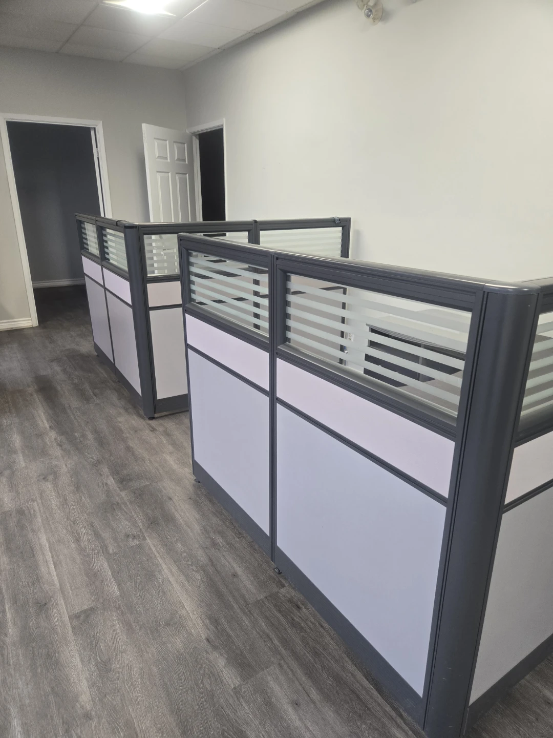 Office Cubicles with Frosted Glass Top