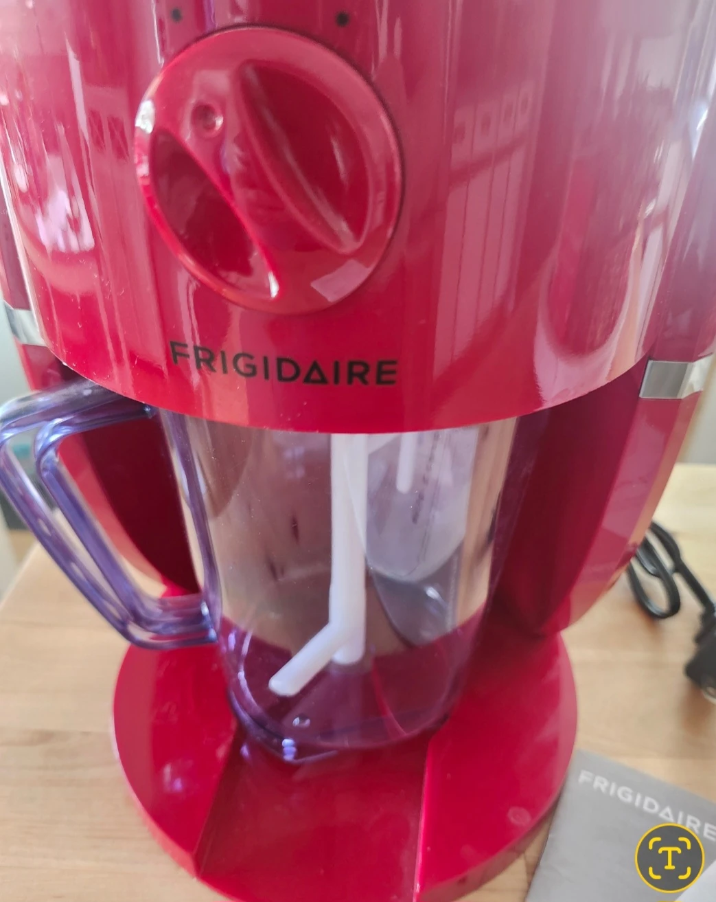 Frigidaire Snow Cone / Slushy Frozen Drink Maker - Red - photo 2