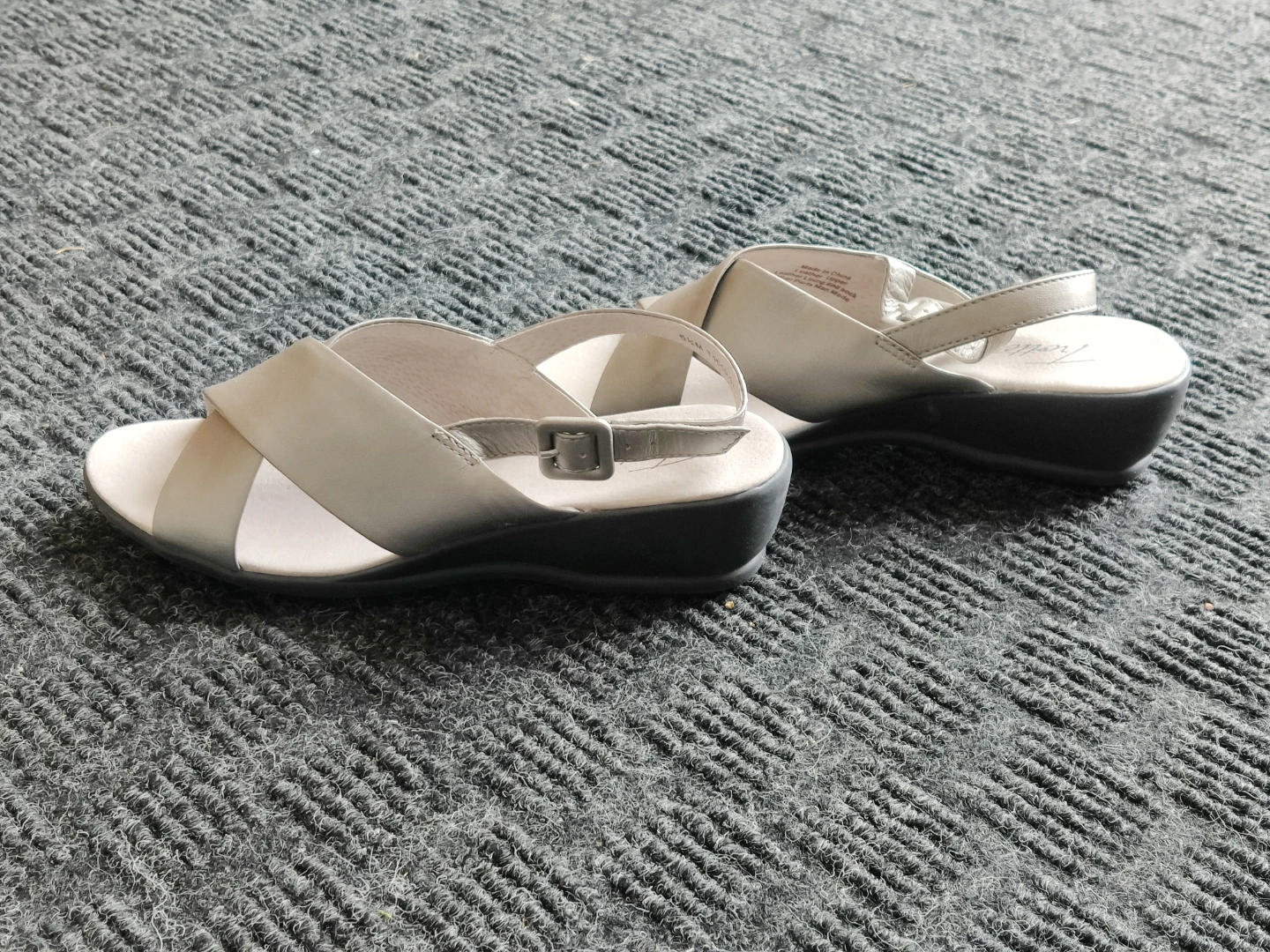 Women Trotters Criss-Cross Summer Sandals Mid Heel - Size 6.5 - photo 2