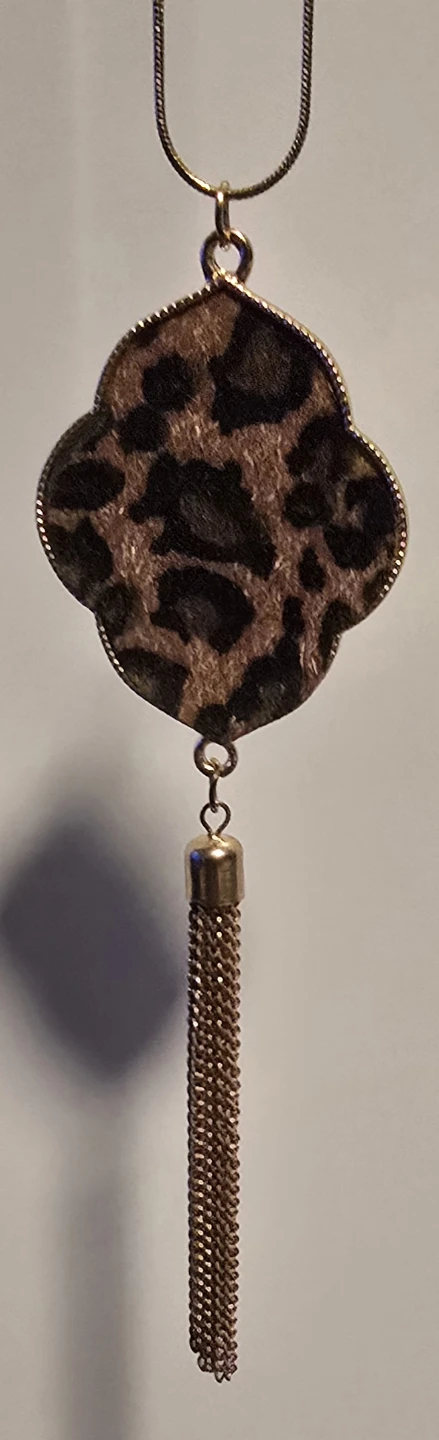 Leopard Print Tassel Pendant hold tone Necklace - photo 4
