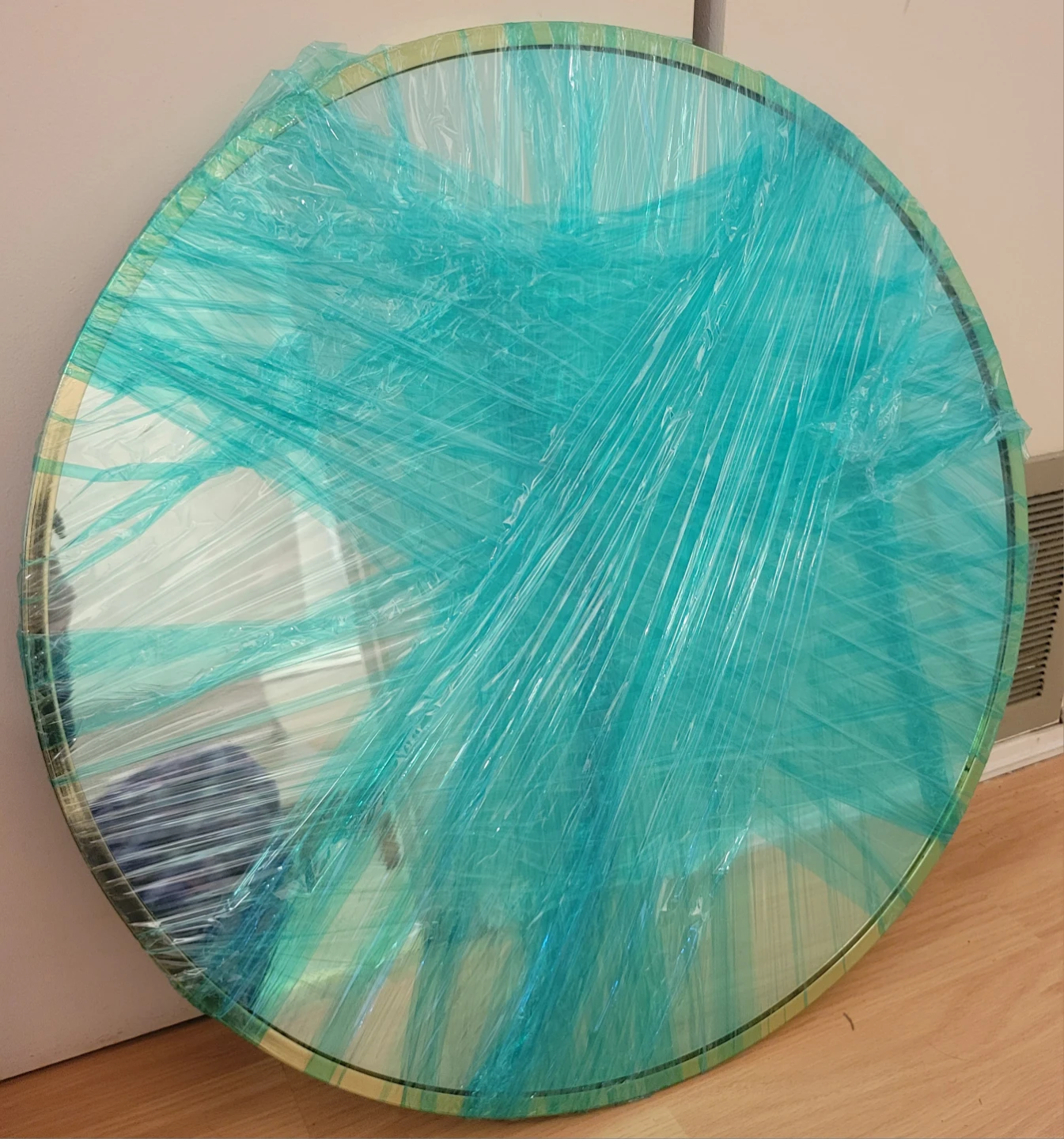Round Mirror with Gold Trim
