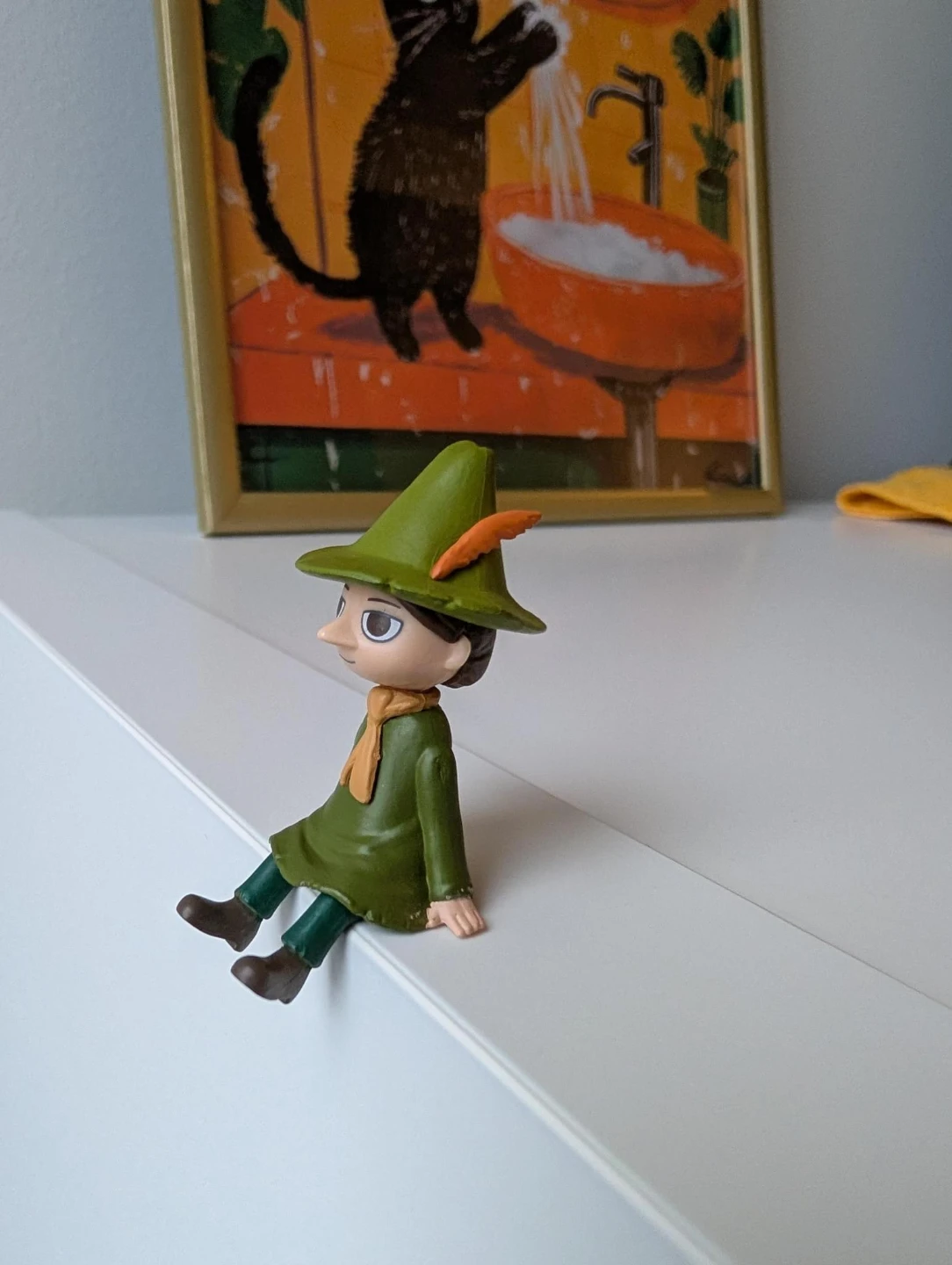 Snufkin mini figure with hat, sitting