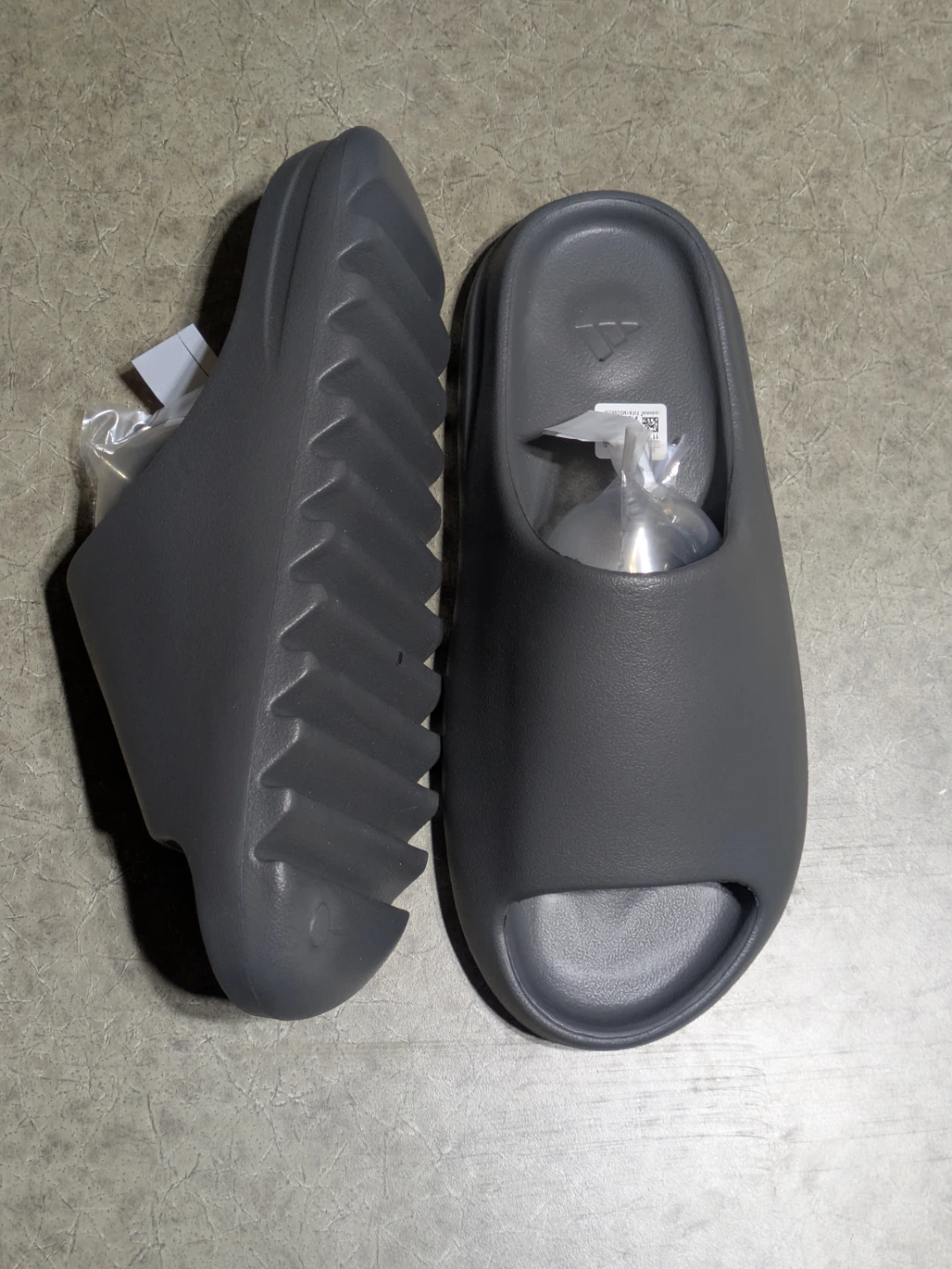 Adidas Yeezy Slides - photo 3