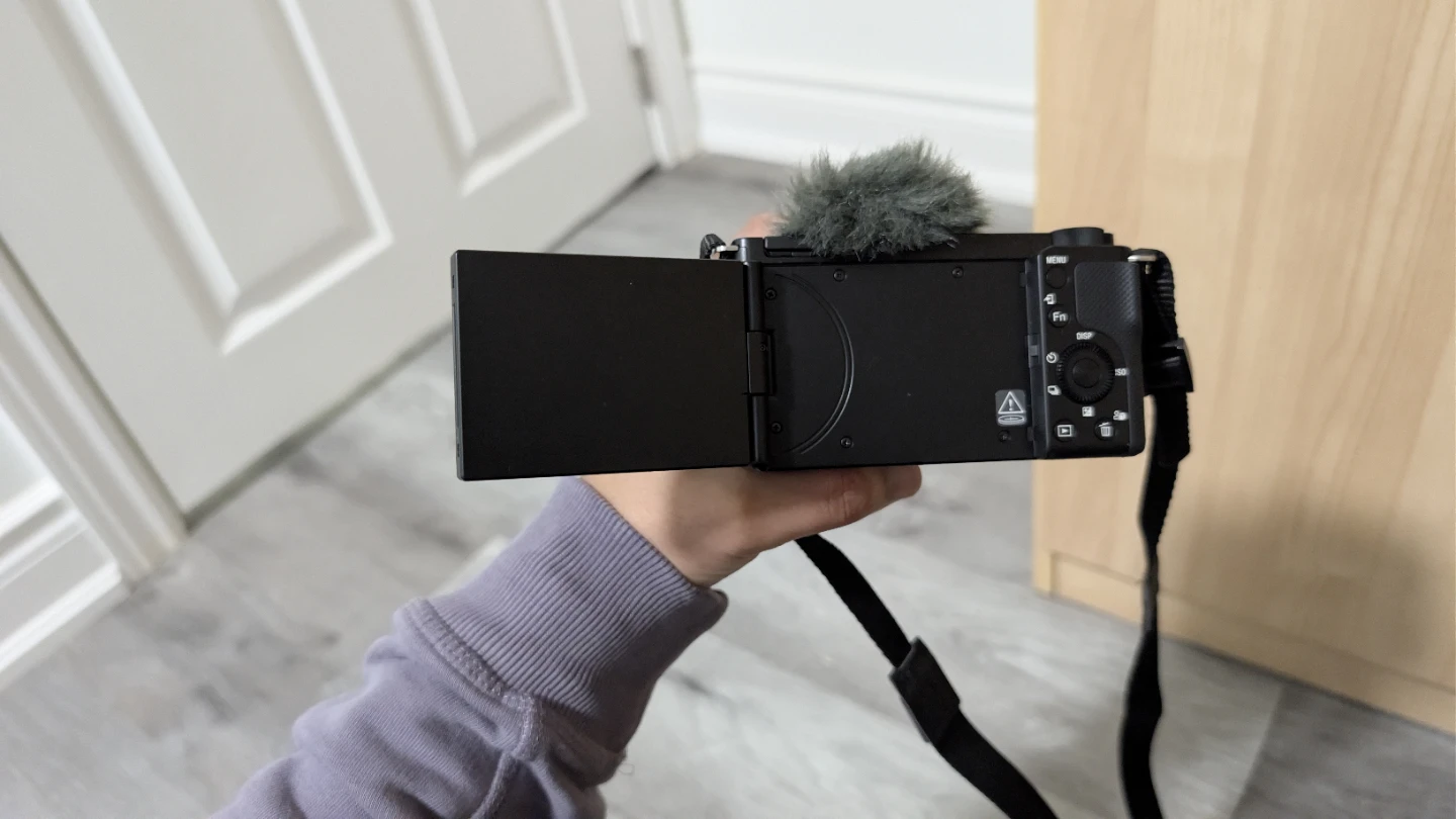 Sony Alpha ZV-E10 Mirrorless Camera - photo 2