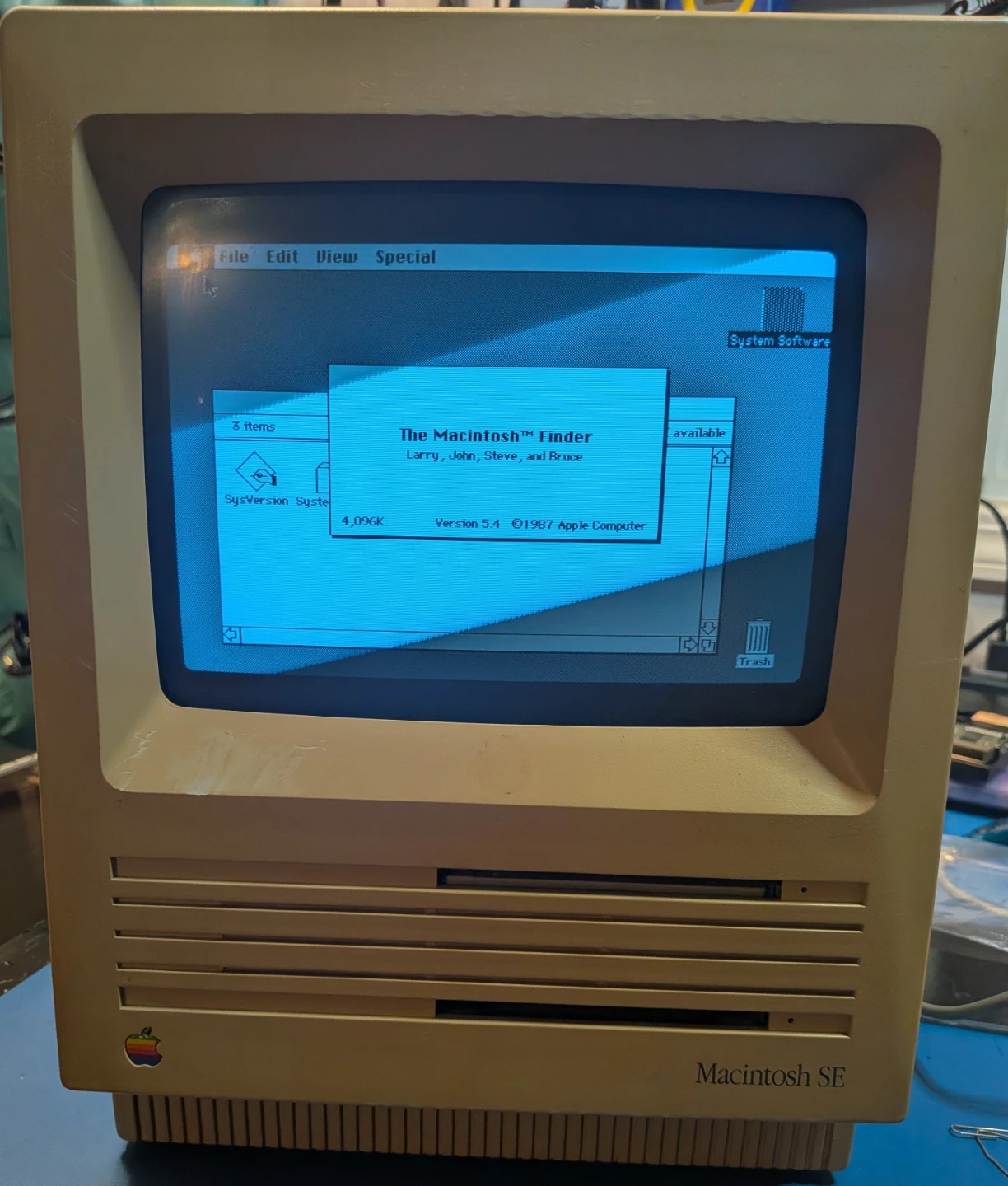 1986 Macintosh SE Dual Floppy 4MB Upgraded