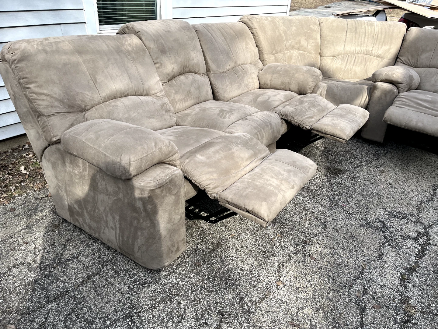 Sectional Reclining Sofa with Cupholders - photo 3
