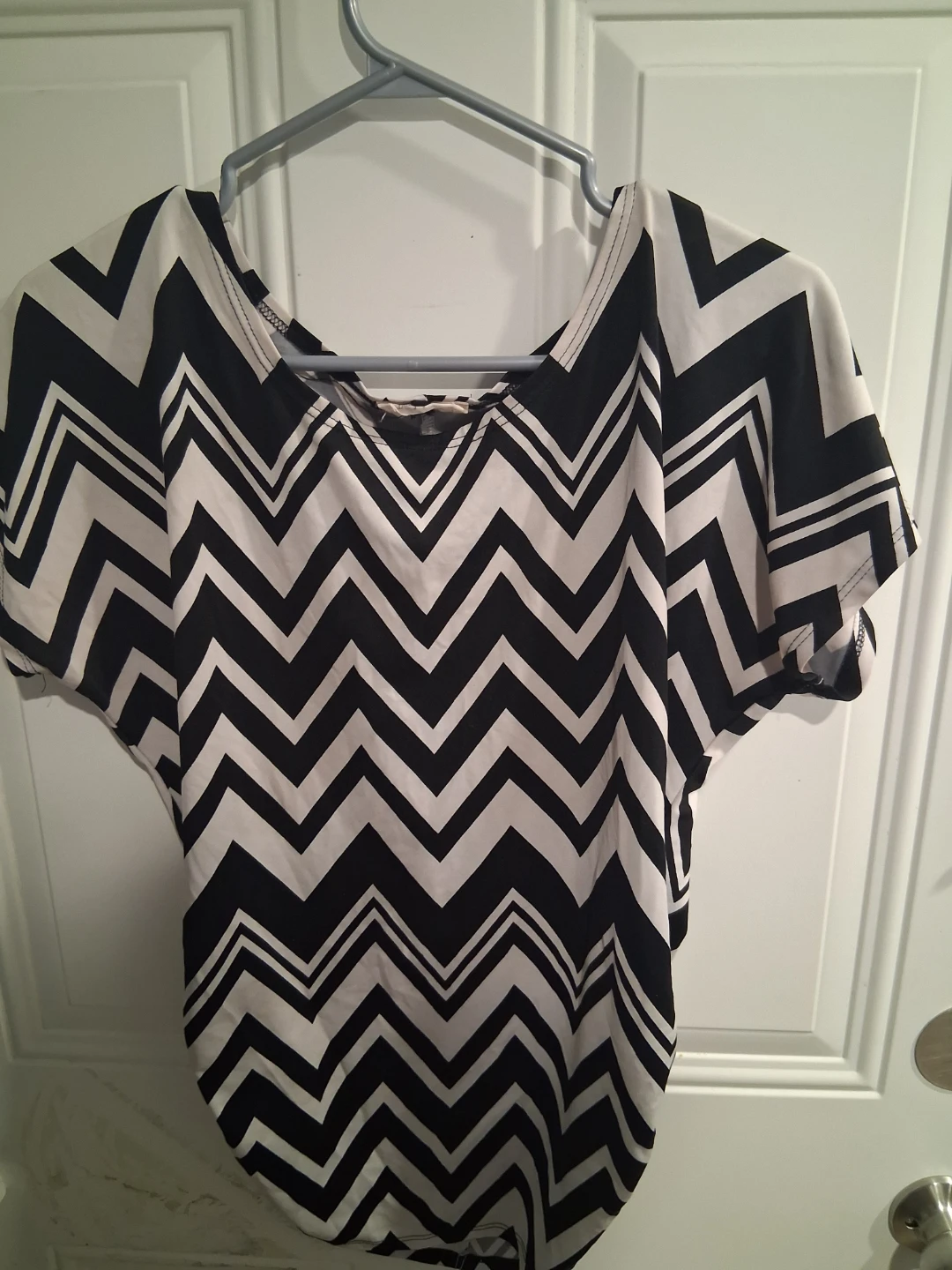 Black and White Chevron Print Top