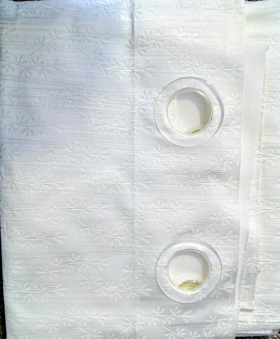 3 White Grommet Curtains with Leaf Pattern - photo 2