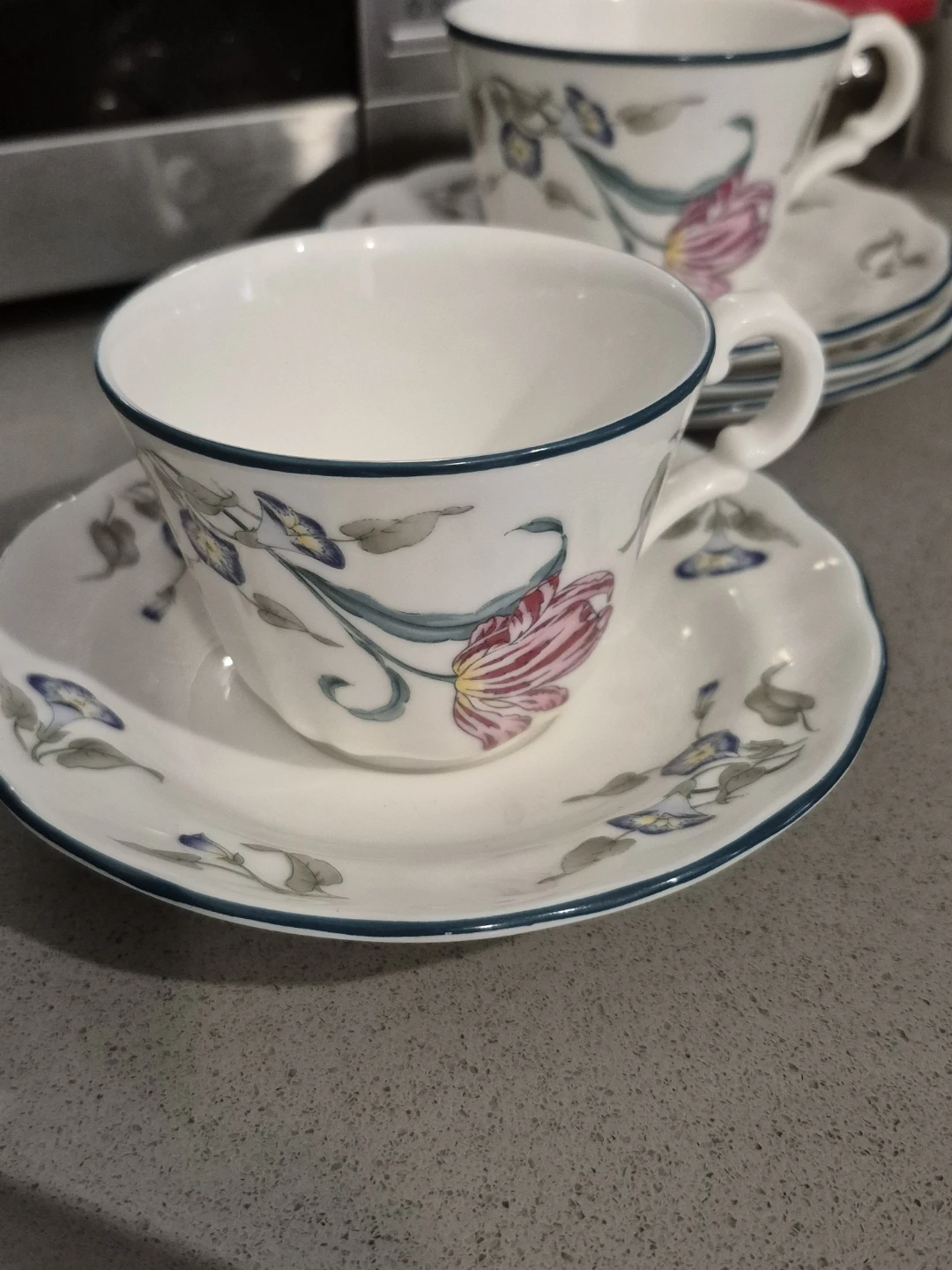 Royal Doulton Florette Fine China Tea Cups and Saucers Set - photo 2