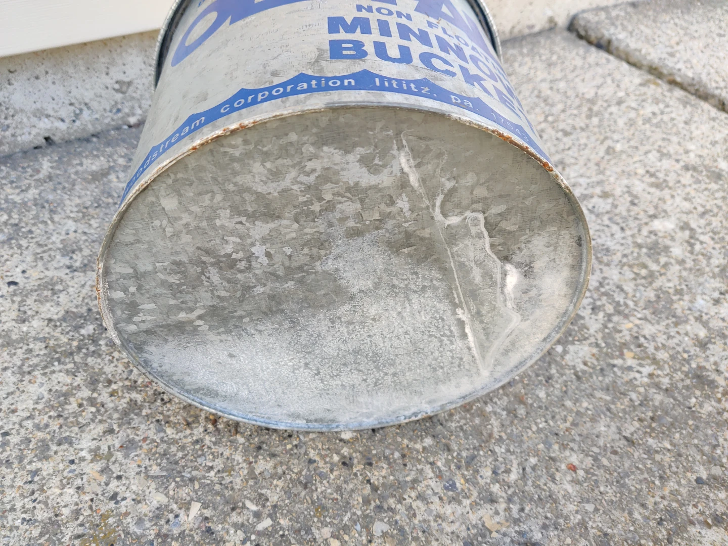 Vintage Old Pal Minnow Fishing Bucket - 8 Quart - photo 2