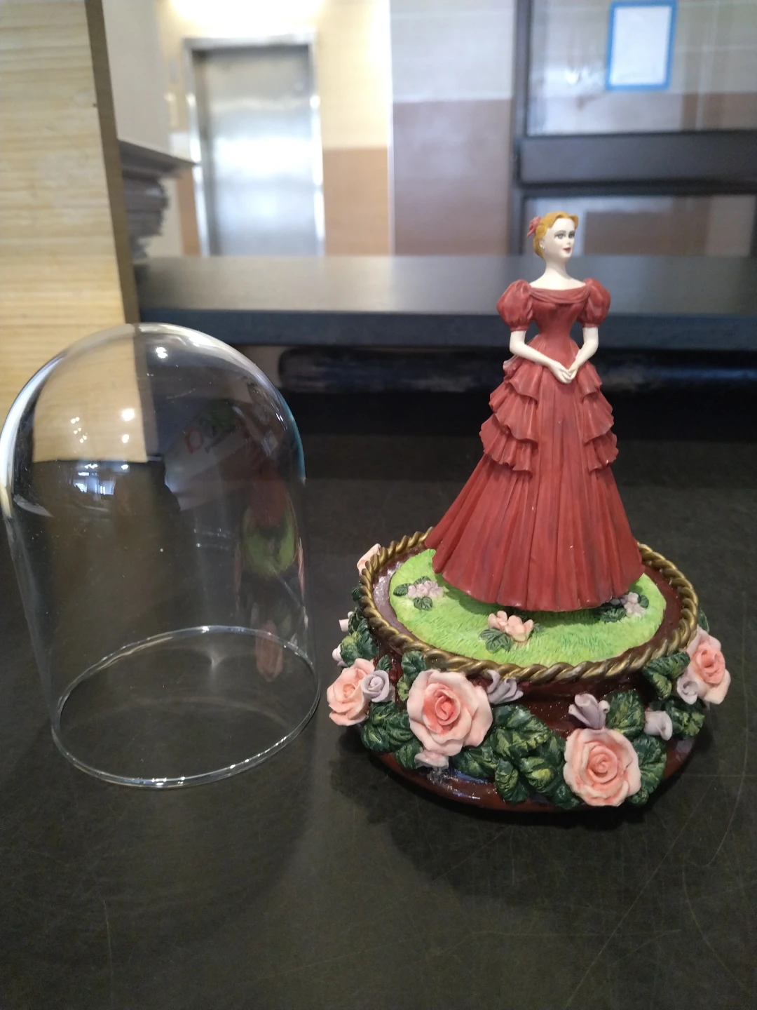 Musical Figurine with Glass Dome - photo 2