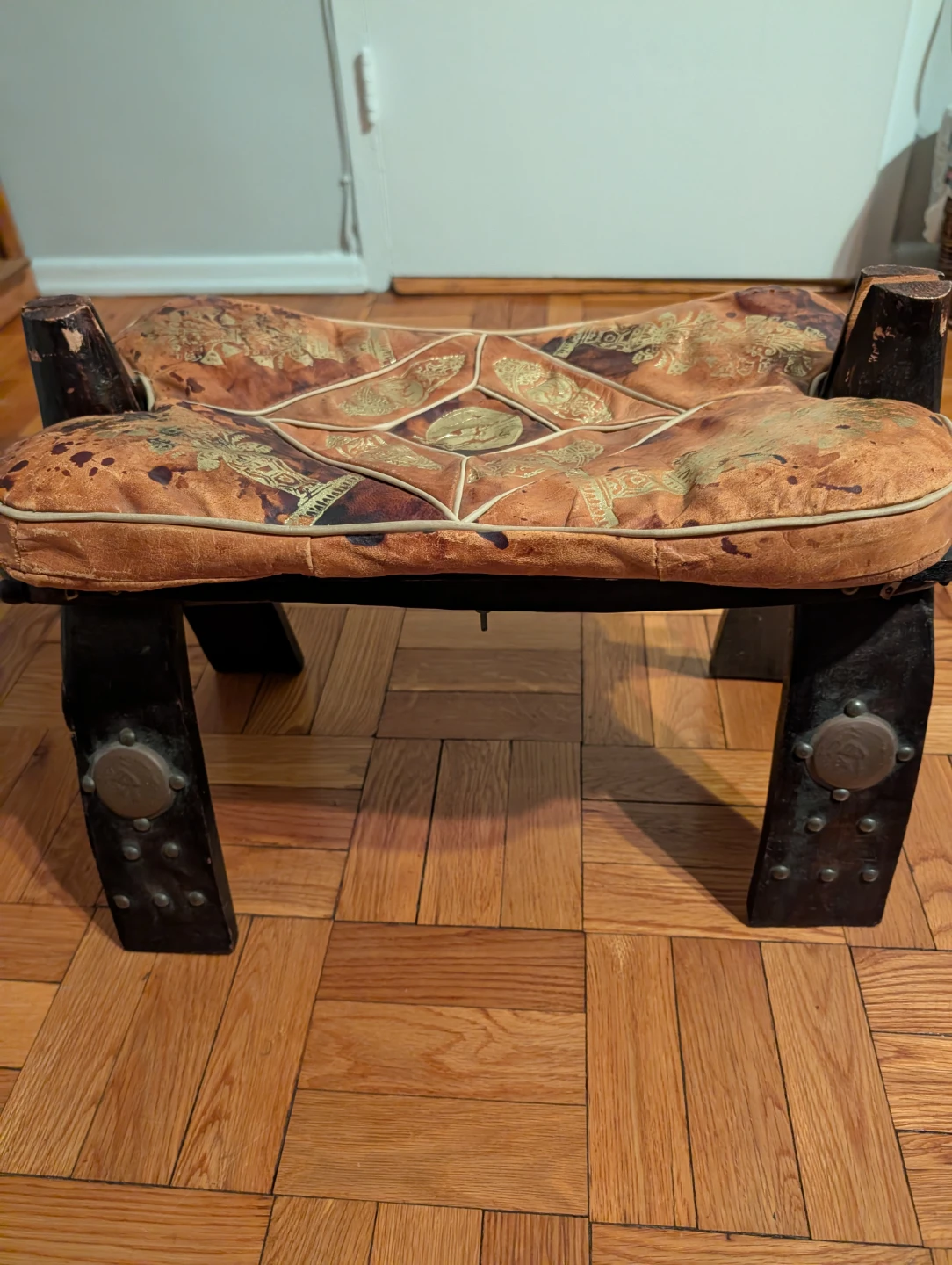Vintage middle eastern wooden camel stool with Leather Seat. - photo 2