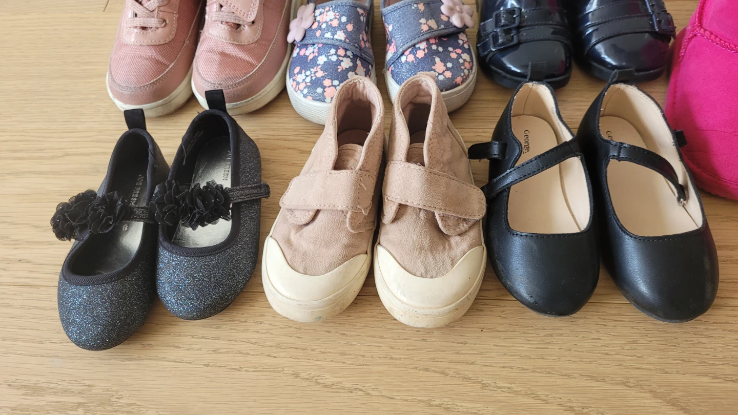 7 pairs girls shoes size 6-7 - photo 3