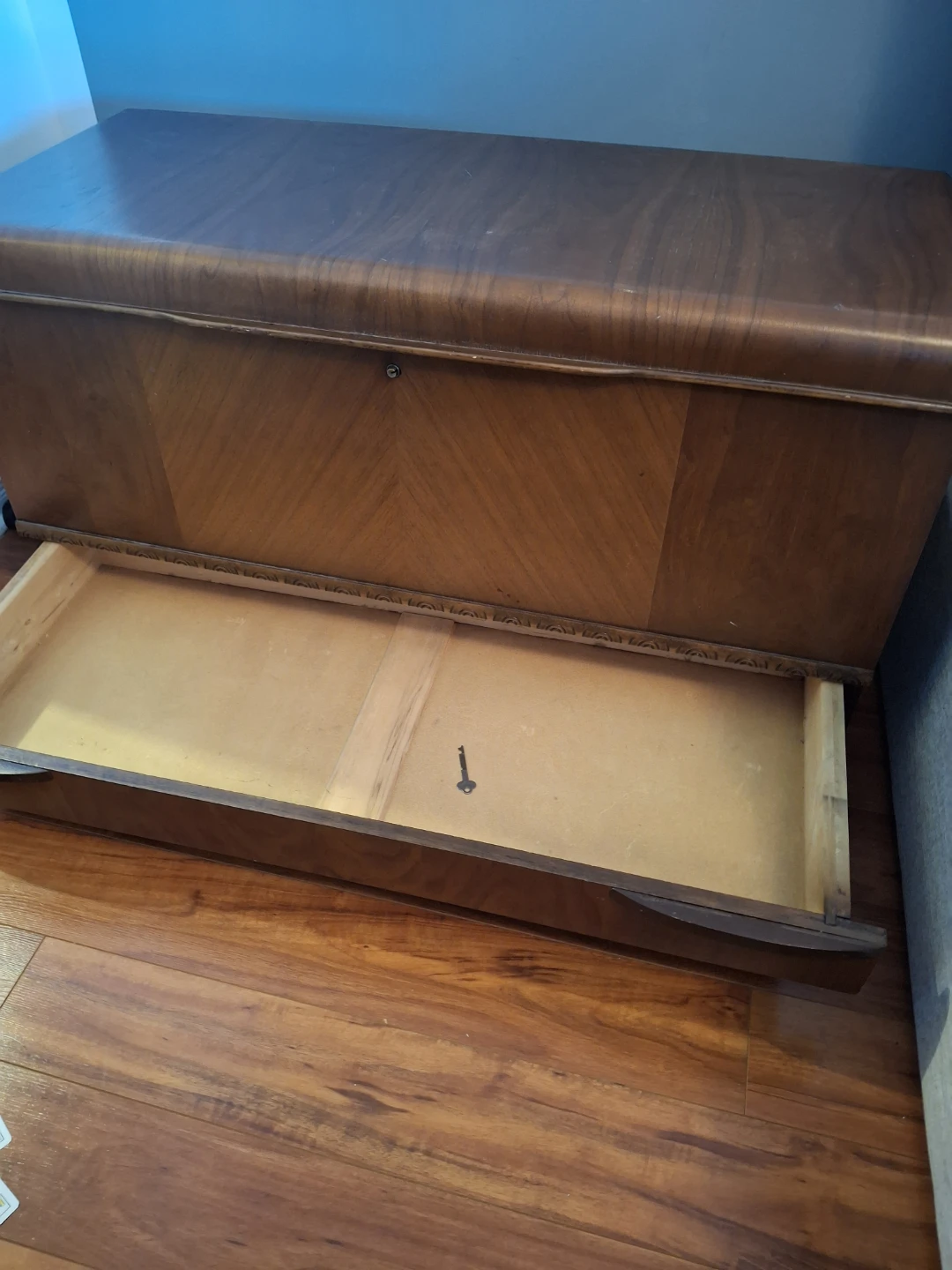 The Guardian by Hunderich Cedar Chest - photo 5