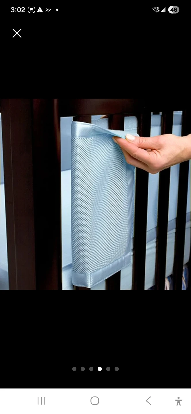 Crib with wheel and brake + edge protector + mattress (like new) - photo 4