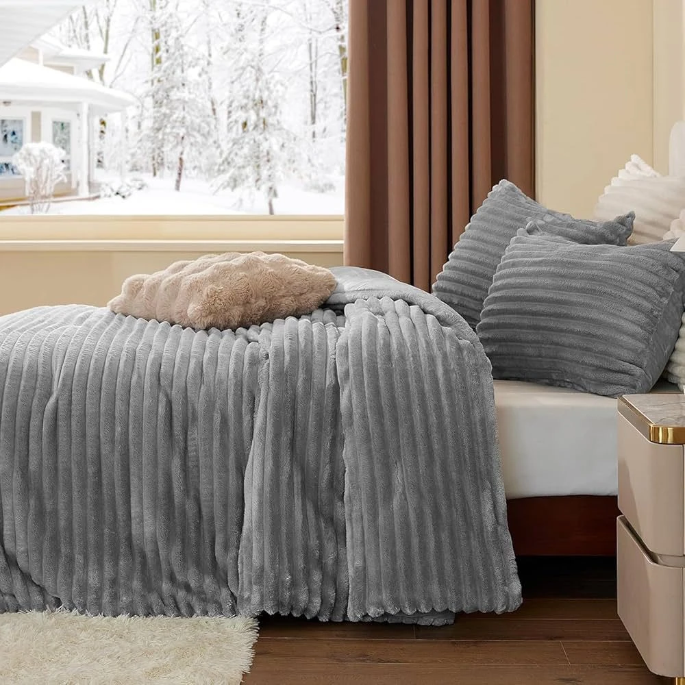 Grey Plush Comforter Set with Pillowcases - photo 2