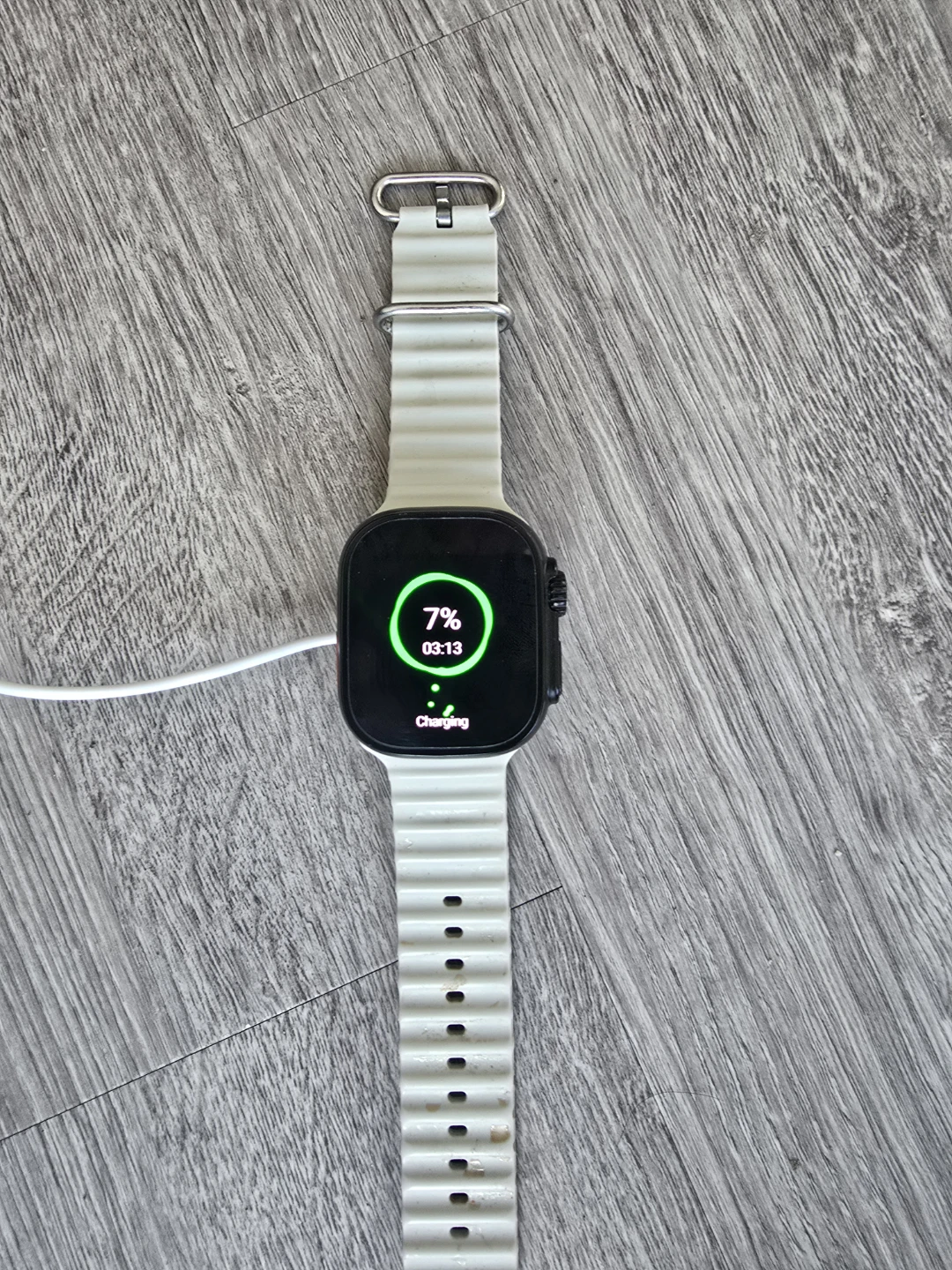 Smartwatch with white band - photo 4