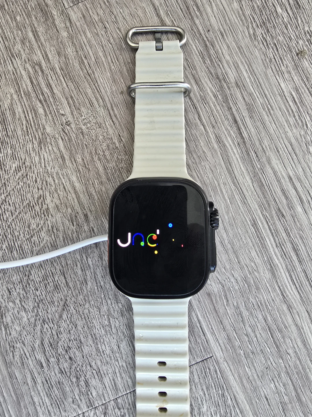 Smartwatch with white band - photo 5