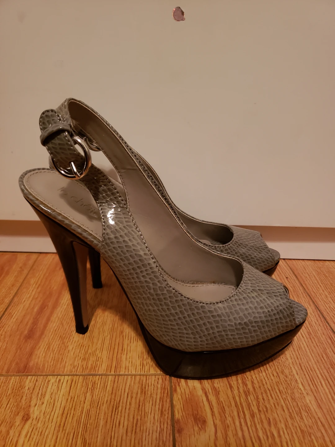 Le Château Grey Snake Print Peep-Toe Heels.size 7 - photo 2